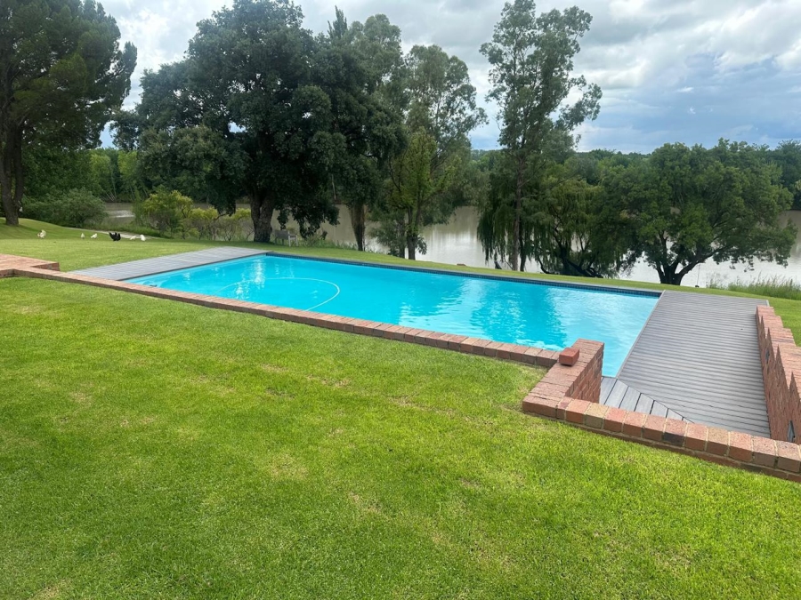 5 Bedroom Property for Sale in Vaal Power A H Free State